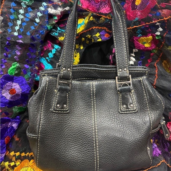 EUC Fossil Classic Black Leather Tote Bag - Versatile Everyday Carry main image 2
